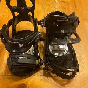 K2snowboarding bindings universal black and gold used